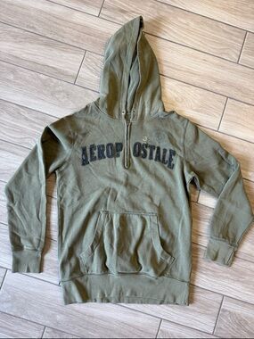New men’s Aeropostale hoodie with earphone strings size small
